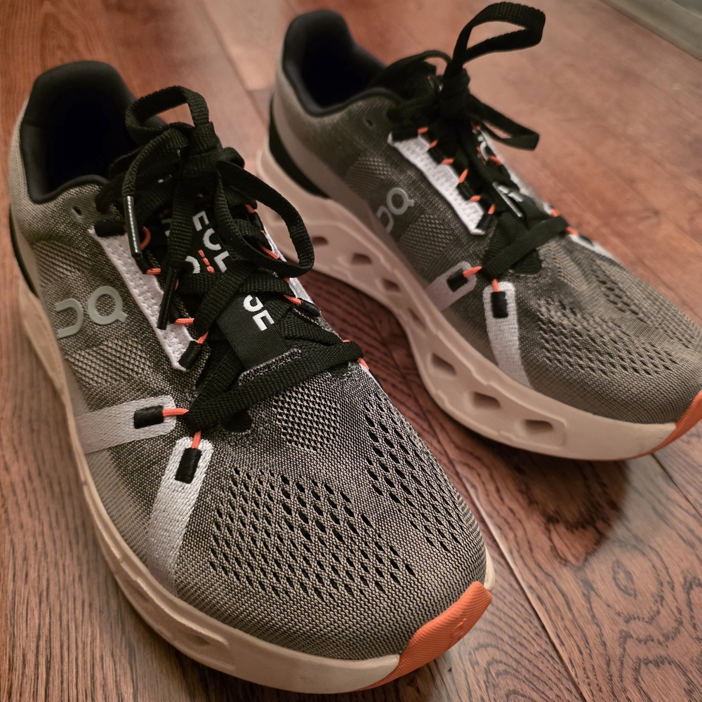 ON Women's Gray and Black Running Shoes